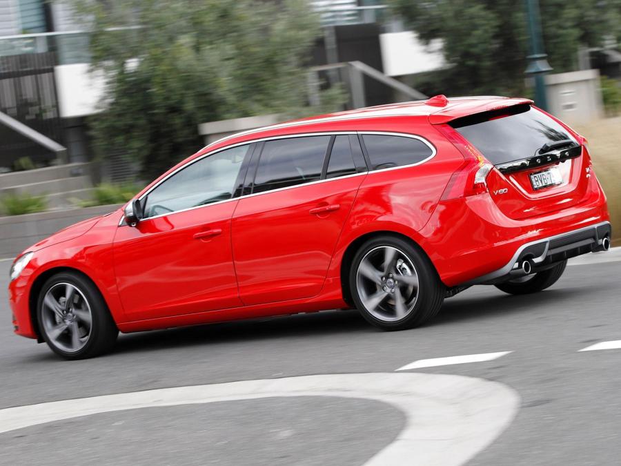  Volvo V60 R-Design 2011 года  (AU) (фото 2 из 16)